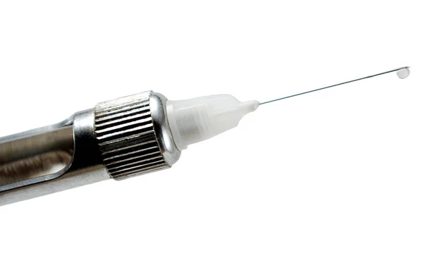 局所麻酔用の注射針とカルプール注射器白地に隔離された歯科用マクロ — ストック写真