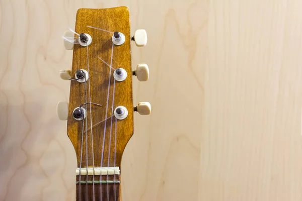 ギター弦とフロントボードの開閉選択的フォーカス — ストック写真