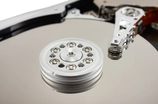 Gedemonteerde Harde Schijf Witte Achtergrond Hdd Harde Schijf Close Hoofd — Stockfoto