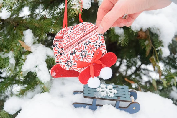 Χριστουγεννιάτικα Γάντια Παιχνιδιών Πραγματικό Χιόνι Κενό Κάρτα Δωρεάν Αντίγραφο Χώρο — Φωτογραφία Αρχείου