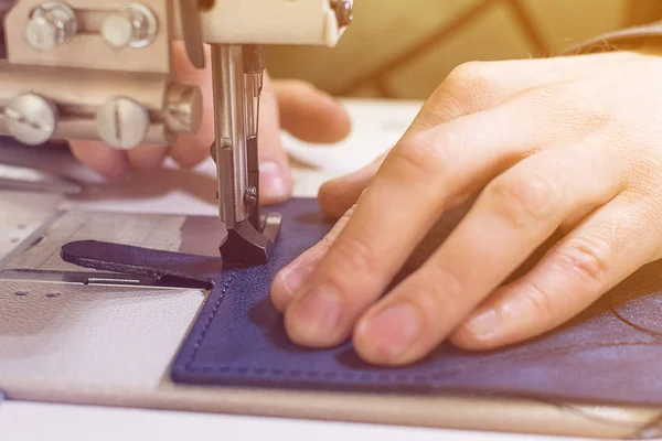 Professional Production Sewing Machine Close Leather Production Hand Seamstress Hand — Stock Photo, Image