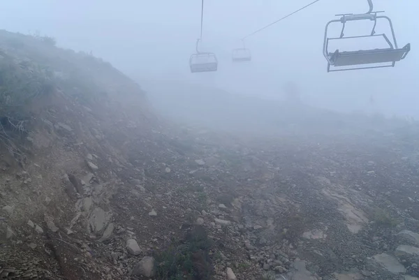 Teleférico Nas Montanhas Cabo Funicular Nevoeiro — Fotografia de Stock