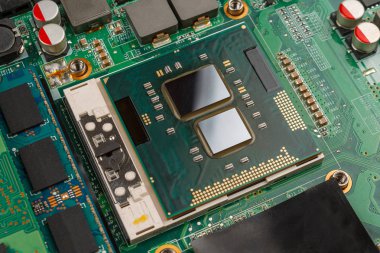 Bilgisayar işlemcisi anakart arka planında yakın plan, merkezi işlem ünitesinin soketi, ana kart ile Cpu bağlantısı, işlemci çipinin yapısı, çok çekirdekli ve çoklu iplik