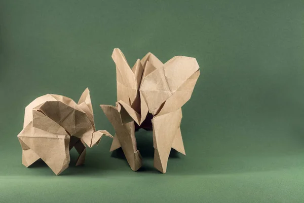 Origami Éléphant Bébé Éléphant Papier Artisanal Sur Fond Vert Papier — Photo