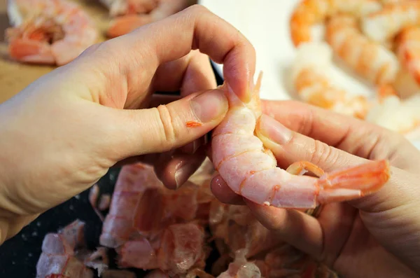cleaning large Argentine shrimp hands, large shrimp