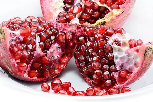 Peeled Pomegranate Seeds Cup Fraction Fresh Pomegranate Isolated White Background — Stock Photo, Image