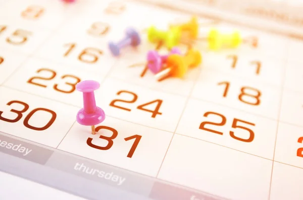 Kolíky Kalendáři Poslednímu Dni Měsíci Konci Měsíce Zprávy Konci Práce — Stock fotografie