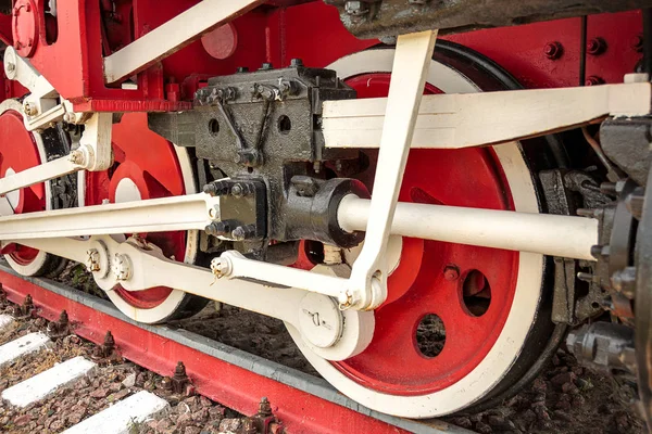 Eski bir lokomotif yakın çekim tekerlekleri, Retro araç