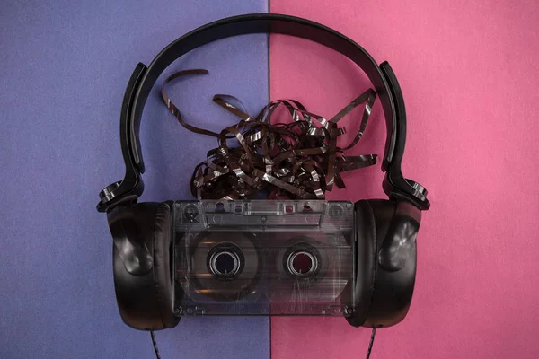 Casete Música Película Antigua Vintage Con Auriculares Sobre Fondo Colorido —  Fotos de Stock