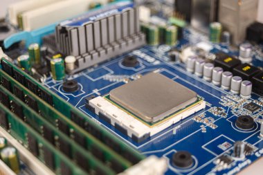 Bilgisayar işlemcisi anakart arka planına yakın çekim, merkezi işlem ünitesinin soketi, ana kart ile Cpu bağlantısı