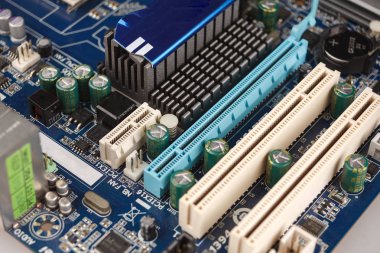 Bilgisayarın anakartındaki pci ekspres bağlantı, video kartı bağlantısı