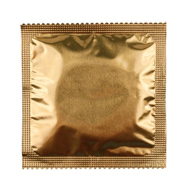 Beyaz arka planda izole edilmiş ambalaj kondomları, doğum kontrol kavramı ve cinsel yolla bulaşan hastalıkların önlenmesi, HIV AIDS ve hepatiti durdurma