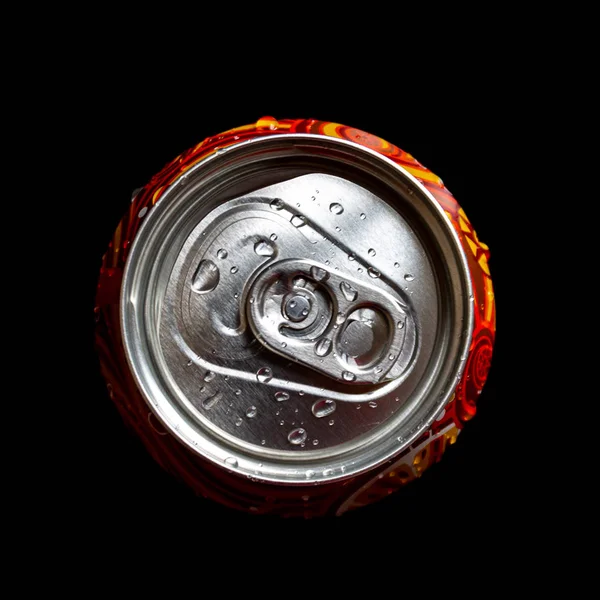 Alüminyum Soda Bira Kutusu Damlacıkları Koyu Arka Planda Metal Kutuda — Stok fotoğraf