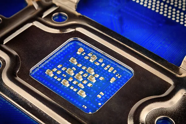 计算机中具有多种电子元件的晶片 Cpu Gpu 电子设备中的微晶片 多核多线程处理器晶体 — 图库照片