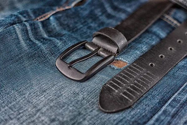 Herren Lederhosengürtel Hintergrund Aus Jeans Herrenschrank Jeans — Stockfoto