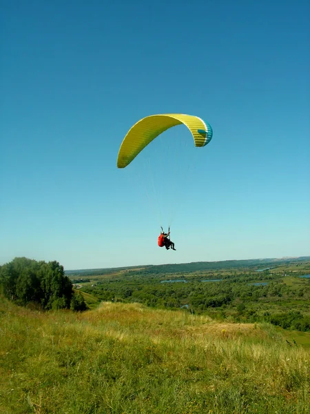 Parapentes vue du bas de l'aile — Photo