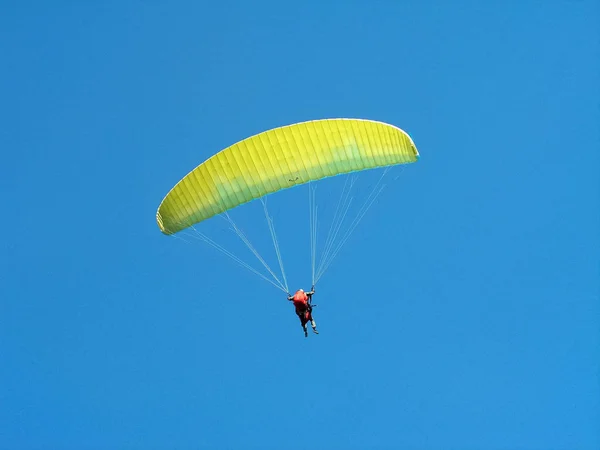 Parapente vista inferior da asa — Fotografia de Stock