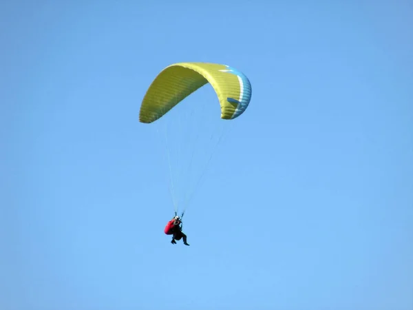 Paragliders bottom view of the wing — Stock Photo, Image