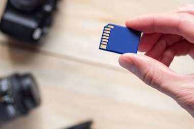 Kamera, depolama kartı ve hafıza kartı için flaş bellek.