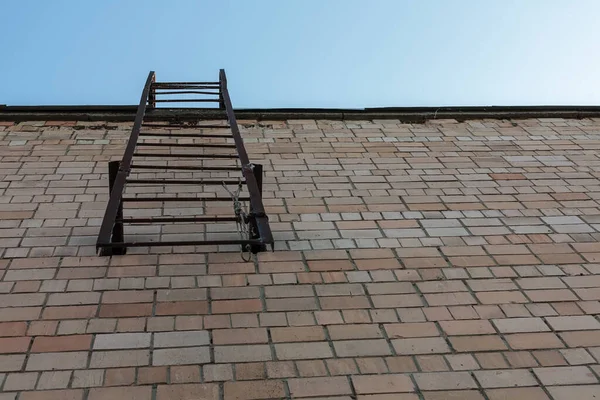 Brandflucht Brandleiter Der Hauswand Das Konzept Des Brandschutzes Brandbekämpfung Und — Stockfoto