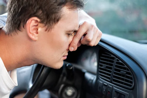 Föraren Höll Näsan Från Dålig Lukt Luftkonditionering Uppvärmning Begreppet Defekta — Stockfoto