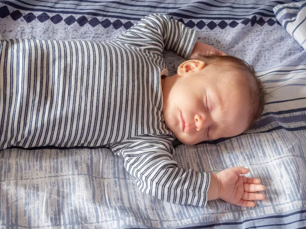 Durmiendo Feliz Bebé Recién Nacido Cerca Enfoque Selectivo —  Fotos de Stock