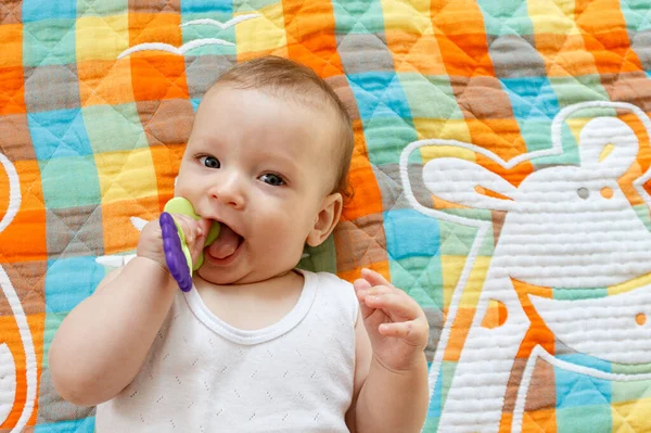 Teether Zuby Dětských Rukách Silikonový Teether — Stock fotografie