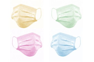 Beyaz arka planda renkli tıbbi maske