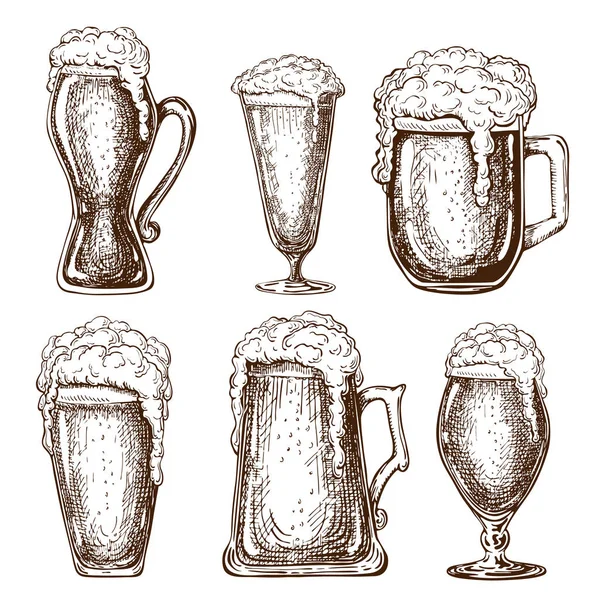 Bicchieri di birra pieni disegnati a mano con schiuma cadente. tazze di birra illustrazione in stile vintage isolato su sfondo bianco. vari tipi di pinte di birra. Ottimo per poster, pub, etichetta, design del menu . — Foto Stock