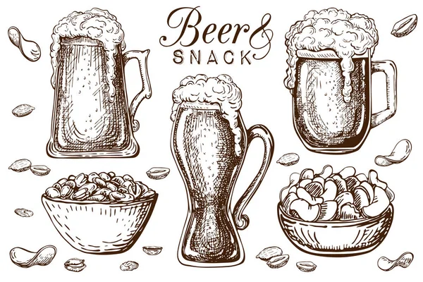Raccolta di birre e snack disegnati a mano isolata su bianco. Bar o Pub in stile vintage. Tazze di birra con schiuma liquida e arachidi, pistacchi, patatine fritte. Birra artigianale cibo e antipasto al bar — Foto Stock