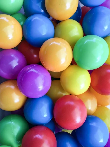 Coloré de nombreuses boule d'enfants pour fond — Photo