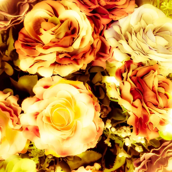 배경에 대 한 인공적인 장미 골드 꽃. — 스톡 사진