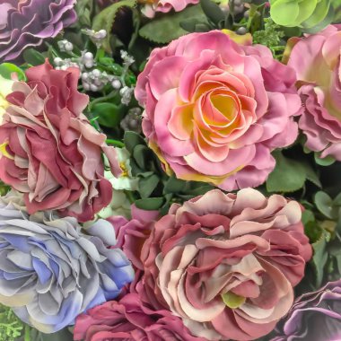 Tasarımınız için yapay gül çiçek arka plan 