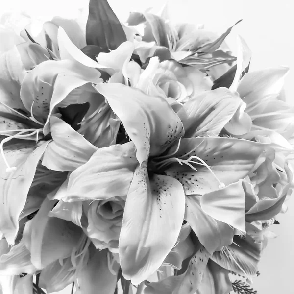 人造灰色百合花束为您的设计 — 图库照片