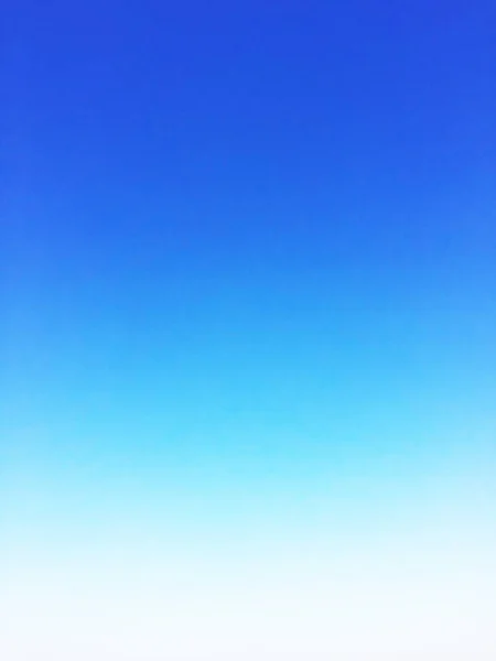 Fundo azul do céu e espaço vazio para o seu design, sem nuvem — Fotografia de Stock