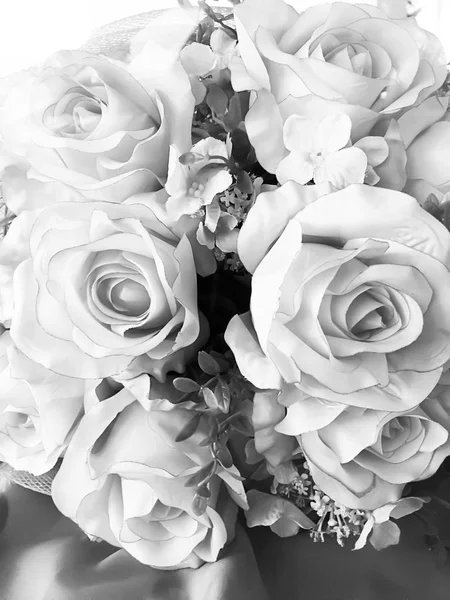 Rosa artificiale sfondo fiore grigio per il vostro disegno — Foto Stock