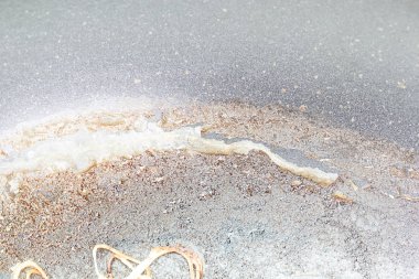 Teflon tava doku veya arka plan üzerinde yanan gıda.