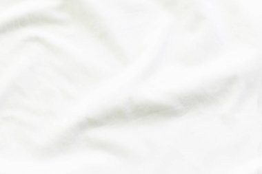 Beyaz çarşaf ve tasarımınız için boş alanı yatak takımları yakın çekim.