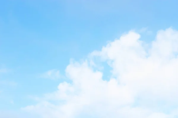 Nuvole Bianche Morbide Sullo Sfondo Del Cielo Blu Spazio Vuoto — Foto Stock