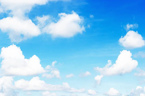 Céu Azul Amontoados Brancos Suaves Espaço Vazio Para Seu Design — Fotografia de Stock