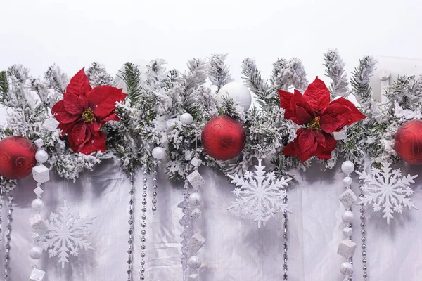 Kerst Bal Decoratie Boom Witte Achtergrond — Stockfoto