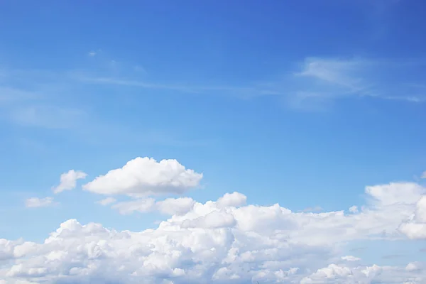 Cielo Azul Fondo Nubes Blancas Enfoque Suave Espacio Vacío — Foto de Stock