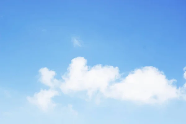 Голубой Фон Неба Белые Облака Мягкий Фокус Пустое Пространство — стоковое фото