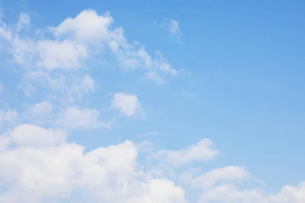 Blue sky background and white clouds soft focus, and copy space — Stock Photo, Image