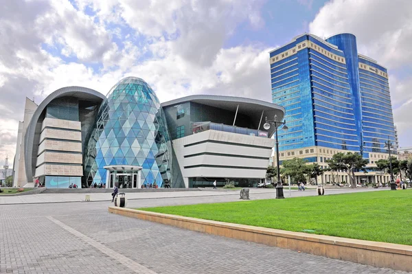 Fachada del centro comercial Park Bulvar en Bakú — Foto de Stock