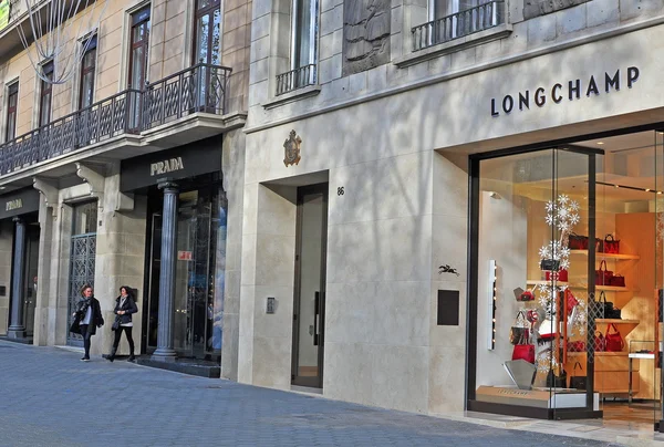 Tienda insignia Longchamp en la calle de Barcelona — Foto de Stock