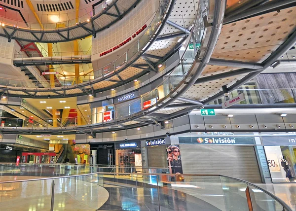 Interieur van het winkelcentrum Arena's. Barcelona — Stockfoto