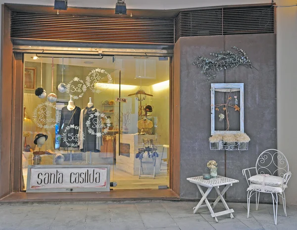바르셀로나에서 저장할 로컬 패션 브랜드의 외관 — 스톡 사진