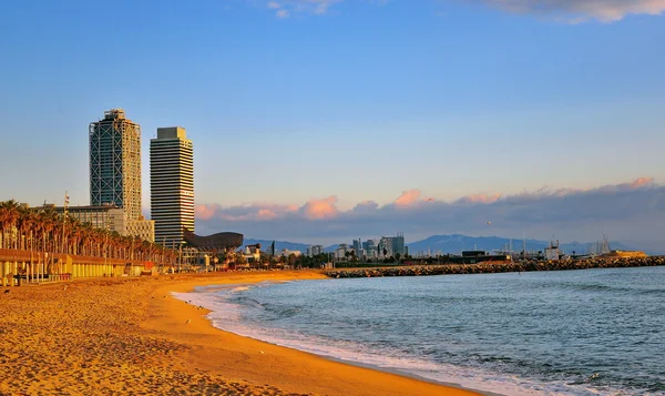 Lege strand van Barcelona — Stockfoto