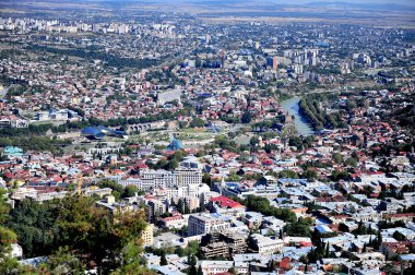 Tbilisi şehrin havadan görünümü